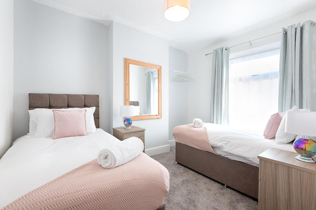 City Centre, Parking, Smart Tv'S In All Rooms سوانسي المظهر الخارجي الصورة